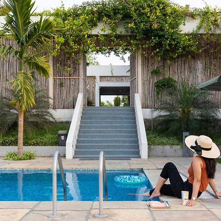 Open House By Stayvista - Nestled In Nature, Featuring A Swimming Pool & Expansive Lawn For A Serene Retreat Shikrapur 외부 사진