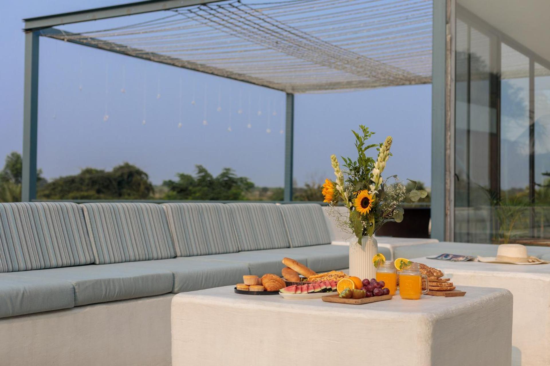 Open House By Stayvista - Nestled In Nature, Featuring A Swimming Pool & Expansive Lawn For A Serene Retreat Shikrapur 외부 사진