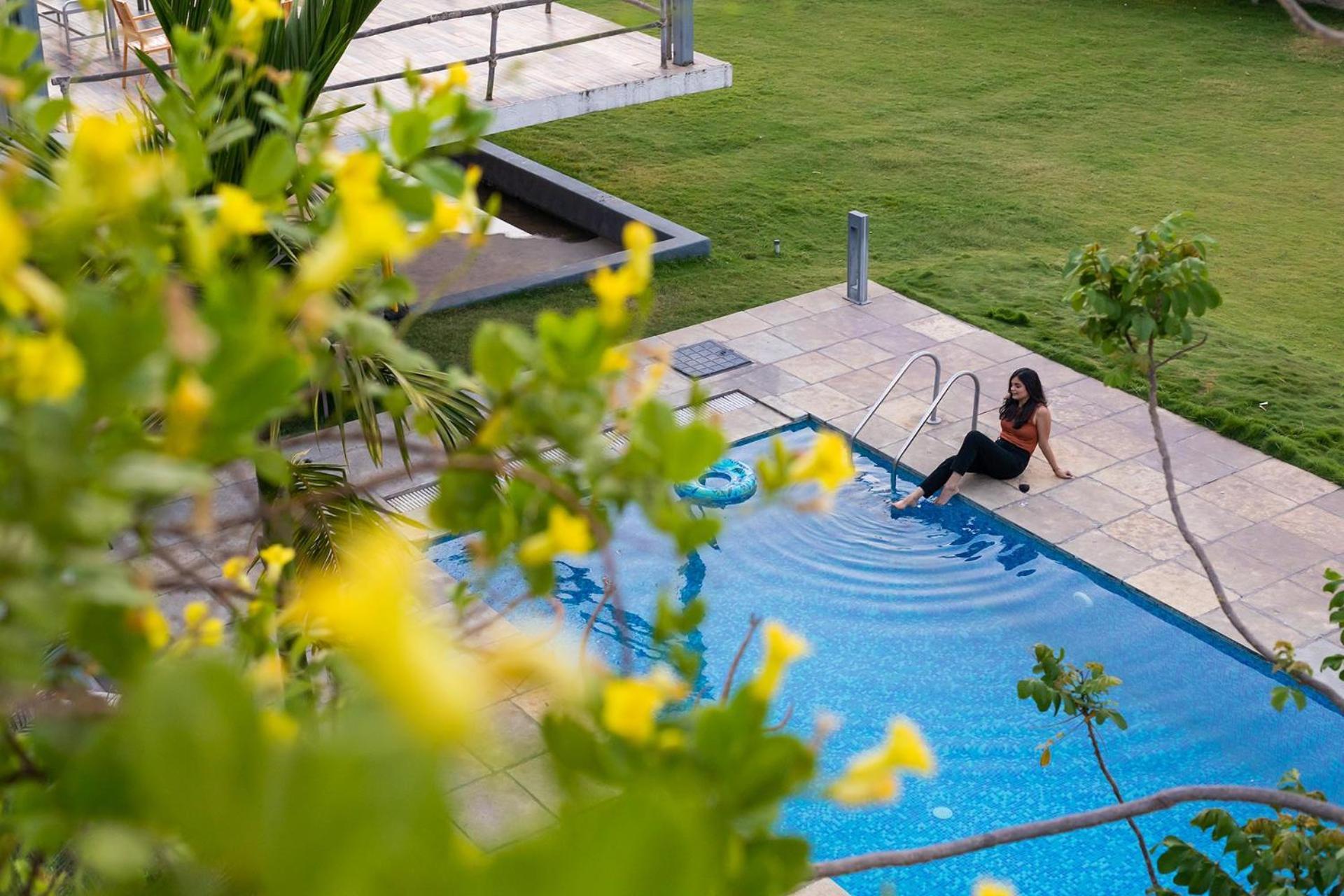 Open House By Stayvista - Nestled In Nature, Featuring A Swimming Pool & Expansive Lawn For A Serene Retreat Shikrapur 외부 사진