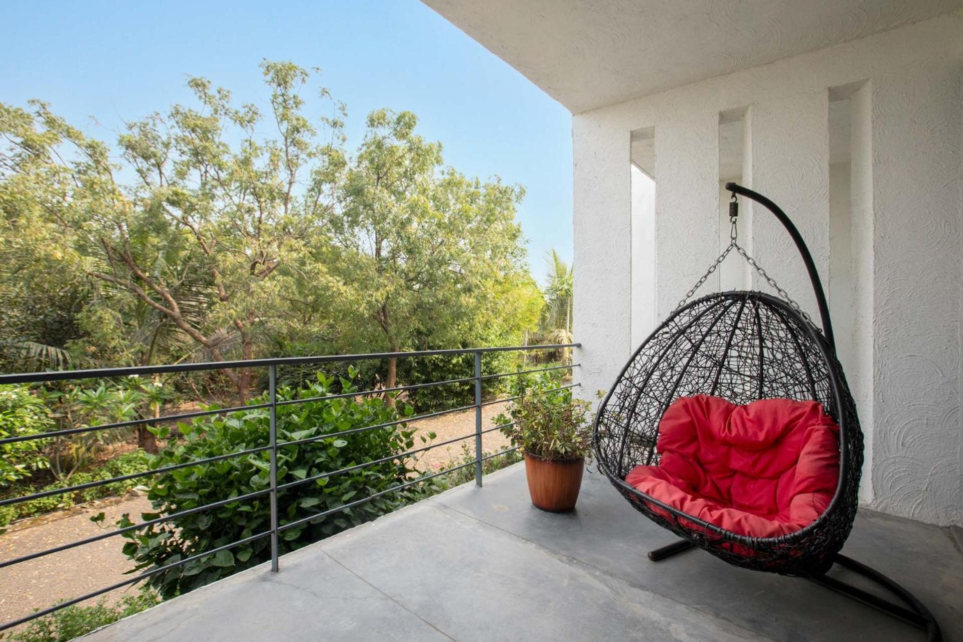 Open House By Stayvista - Nestled In Nature, Featuring A Swimming Pool & Expansive Lawn For A Serene Retreat Shikrapur 외부 사진